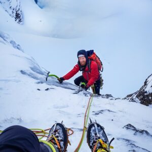 Viðar að koma upp undir bakhlið múrsins. Mynd: Björgvin Hilmarsson